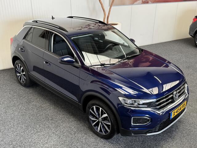 Volkswagen T-Roc 1.5 TSI Style Business NAVIGATIE ADAPTIVE CRUISE CONTROL APPLE CARPLAY/ANDROID RIJSTROOKSENSOREN ACHTERUITRIJCAMERA AFN. TREKHAAK ZEER MOOI ! 3010