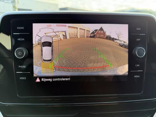 Volkswagen T-Roc 1.5 TSI R-Line DSG-aut. R-LINE / Trekhaak afn. / Camera / Stoelverw. / IQ Light / FABRIEKS garantie