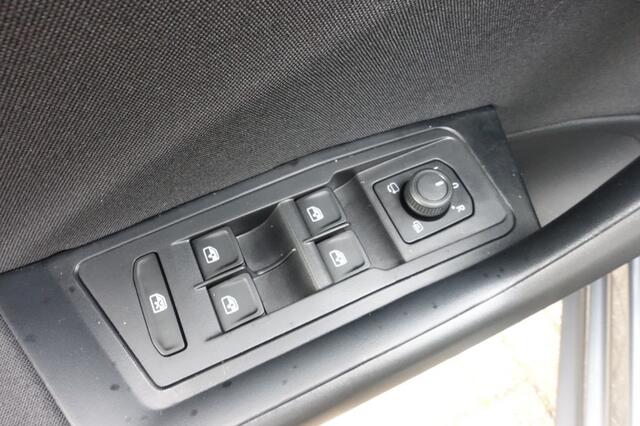 Volkswagen T-Roc 1.0 TSI LIFE BUSINESS Trekhaak 1e Eigenaar (All-in prijs)