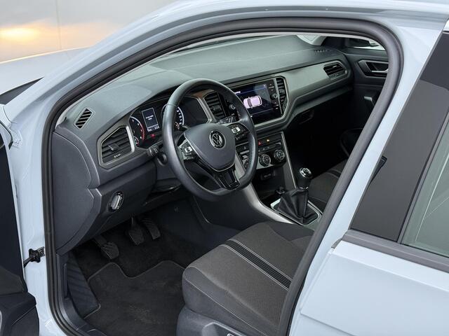 Volkswagen T-Roc 1.0 TSI Style | 110 PK | Achteruitrijcamera | Navigatiesysteem | Adaptive cruise control |