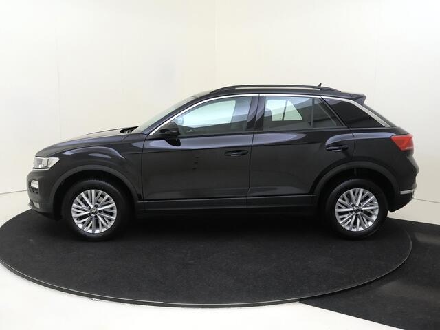 Volkswagen T-Roc 1.5 TSI Style | Trekhaak | Achteruitrijcamera | Parkeersensoren | Adaptieve cruise control | CarPlay | Navigatie | Draadloze telefoonlader |