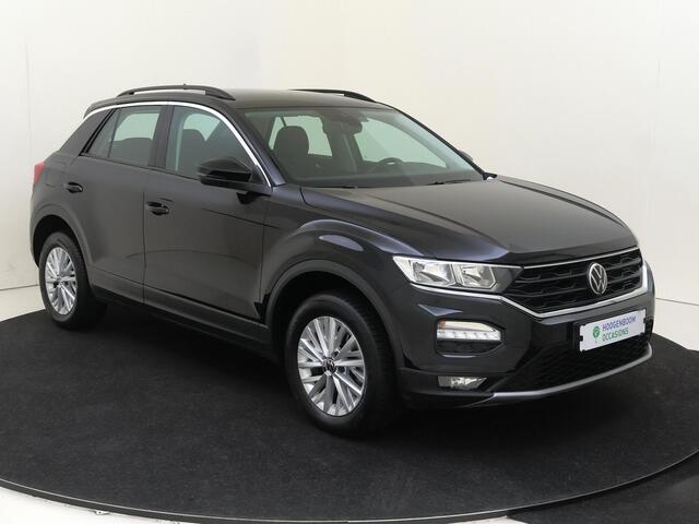 Volkswagen T-Roc 1.5 TSI Style | Trekhaak | Achteruitrijcamera | Parkeersensoren | Adaptieve cruise control | CarPlay | Navigatie | Draadloze telefoonlader |