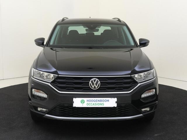 Volkswagen T-Roc 1.5 TSI Style | Trekhaak | Achteruitrijcamera | Parkeersensoren | Adaptieve cruise control | CarPlay | Navigatie | Draadloze telefoonlader |