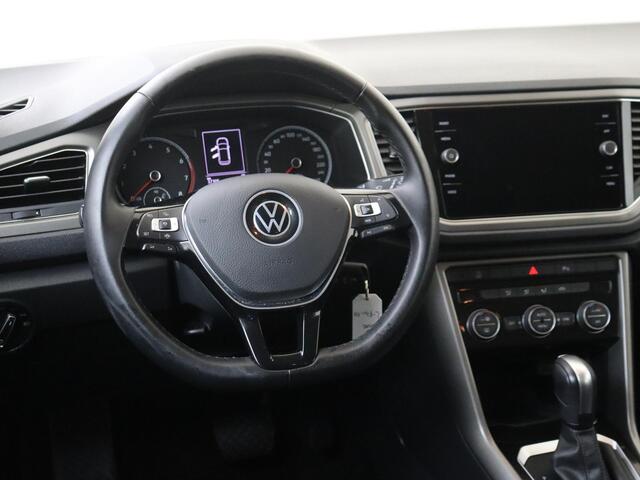 Volkswagen T-Roc 1.5 TSI Style | Trekhaak | Achteruitrijcamera | Parkeersensoren | Adaptieve cruise control | CarPlay | Navigatie | Draadloze telefoonlader |