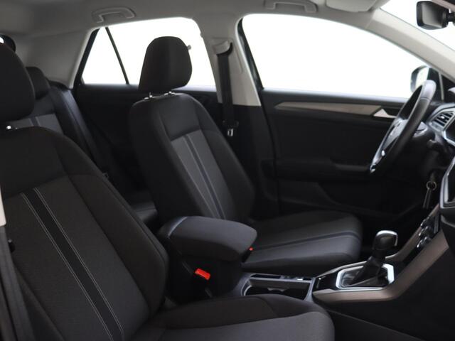 Volkswagen T-Roc 1.5 TSI Style | Trekhaak | Achteruitrijcamera | Parkeersensoren | Adaptieve cruise control | CarPlay | Navigatie | Draadloze telefoonlader |
