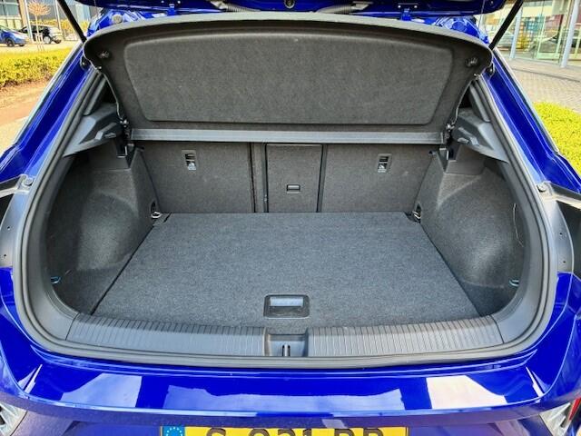 Volkswagen T-Roc 1.5 TSI R-Line / Navi / Carplay / Trekhaak afneembaar / Camera / Side assist