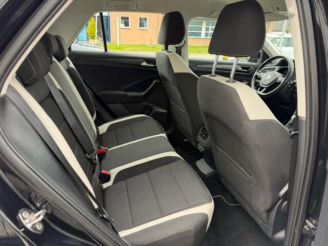 Volkswagen T-Roc 1.5 TSI Sport Stuur\Stoel verw | Trekhaak | App |