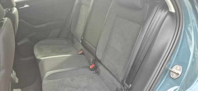 Volkswagen T-Roc 1.5 TSI R-Line Edition Virtual Cockpit Stuur/Stoelverwarming PDC V+A Camera
