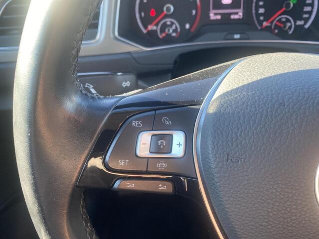 Volkswagen T-Roc 1.5 TSI Style Business | 150 Pk | Automaat | Trekhaak | Navi | Clima | Pdc | A-Camera | LED | 32.210Km !! |