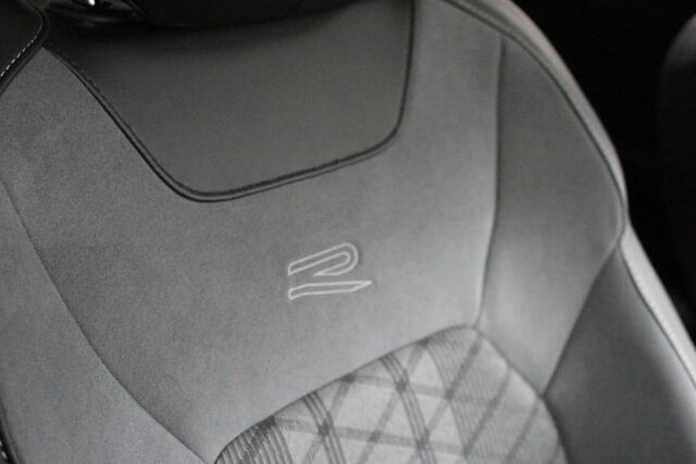 Volkswagen T-Roc 1.5 TSI R-Line DSG Blackstyle Panoramadak | Camera | 19" Velgen | IQ light | Side Assist | El. achterklep