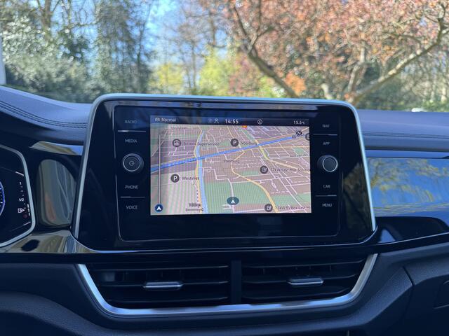 Volkswagen T-Roc 1.5 TSI R-Line, Pano, Camera