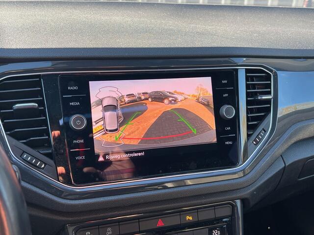 Volkswagen T-Roc 1.5 TSI 150pk Sport Business R Panoramadak Trekhaak