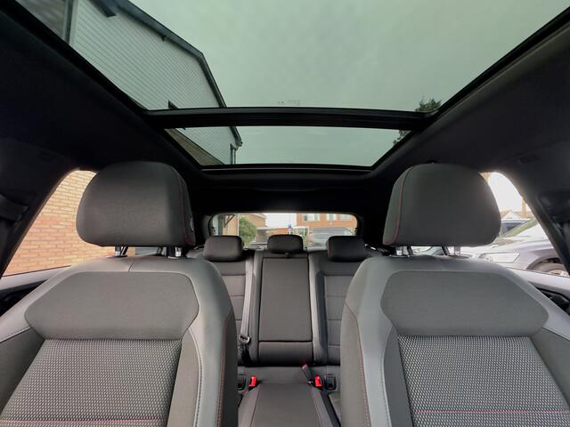 Volkswagen T-Roc 1.5 TSI AUT7 150PK PANODAK NAVI CAMERA DIGI-DASH APPLE-CARPLAY LED LMV PDC