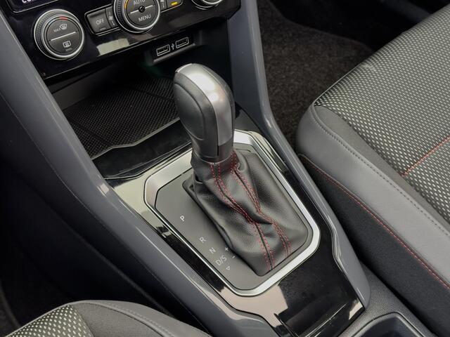 Volkswagen T-Roc 1.5 TSI AUT7 150PK PANODAK NAVI CAMERA DIGI-DASH APPLE-CARPLAY LED LMV PDC