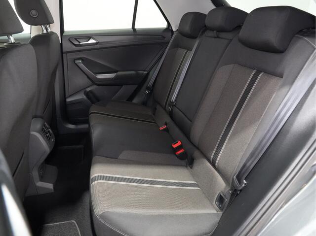 Volkswagen T-Roc 1.5 150pk TSI Style Business Navigatie 299