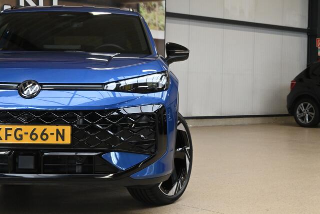 Volkswagen T-Roc 1.5 eTsi 150pk R-Line First Ed. | IQ. Light | 360° | Head-up | 100% (Dealer) onderhouden label