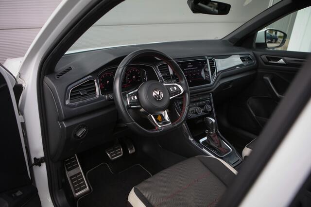 Volkswagen T-Roc 1.5 TSI Sport R-line | Pano | Trekhaak | Virtual Dash |