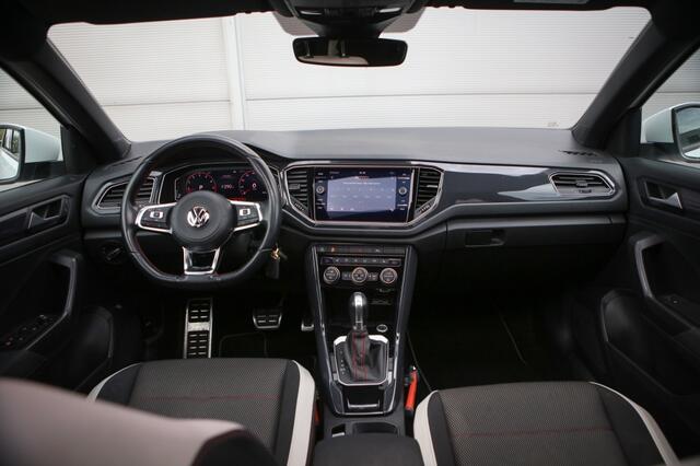 Volkswagen T-Roc 1.5 TSI Sport R-line | Pano | Trekhaak | Virtual Dash |