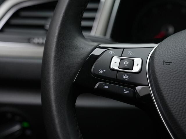 Volkswagen T-Roc 1.0 TSI 115 pk Style | Trekhaak | Achteruitrijcamera | Adaptive Cruise | Elektrische achterklep | Navigatie