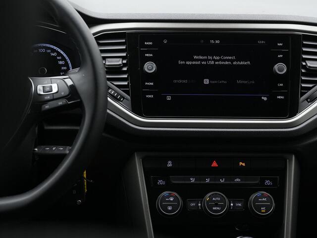 Volkswagen T-Roc 1.0 TSI 115 pk Style | Trekhaak | Achteruitrijcamera | Adaptive Cruise | Elektrische achterklep | Navigatie