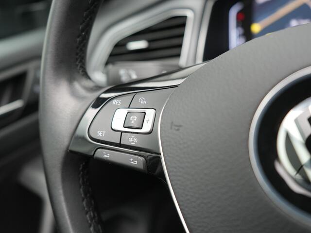 Volkswagen T-Roc Cabrio 1.5 TSI 2 x R-Line 150pk DSG Dealer O.H | Valcona Lederen Sportstoelen | Adaptive Cruise | Trekhaak Afn. | Beats Audio | IQ Drive | 19"L.M | Camera | Stuurverwarming | Keyless | Matrix LED |