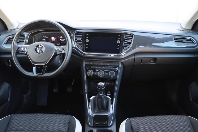 Volkswagen T-Roc 1.5 TSI Sport | Pano | ACC | Sensoren | Navi | Carplay