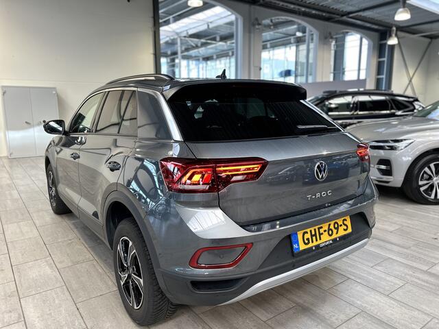 Volkswagen T-Roc 1.0 TSI 110 pk Life Business | Navi | Clima | LED | Stoelverwarming | 4 seiz. banden | Privacy glass