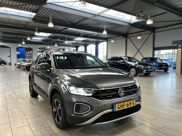 Volkswagen T-Roc 1.0 TSI 110 pk Life Business | Navi | Clima | LED | Stoelverwarming | 4 seiz. banden | Privacy glass
