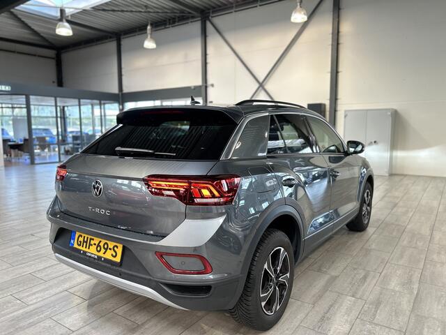 Volkswagen T-Roc 1.0 TSI 110 pk Life Business | Navi | Clima | LED | Stoelverwarming | 4 seiz. banden | Privacy glass