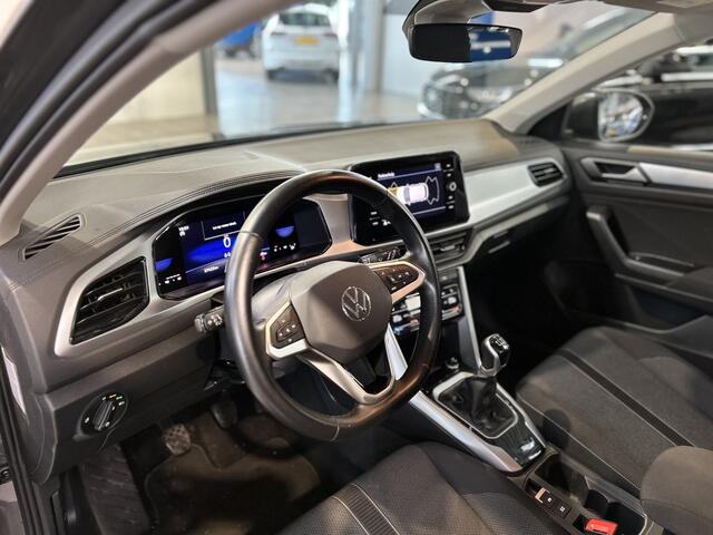 Volkswagen T-Roc 1.0 TSI 110 pk Life Business | Navi | Clima | LED | Stoelverwarming | 4 seiz. banden | Privacy glass