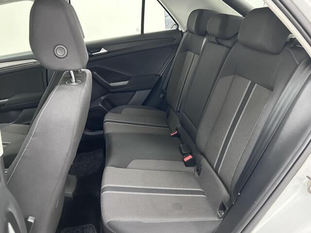 Volkswagen T-Roc 1.0 TSI Style Business TREKHAAK | NAVIGATIE | PARKEERSENSOREN VOOR-EN ACHTER