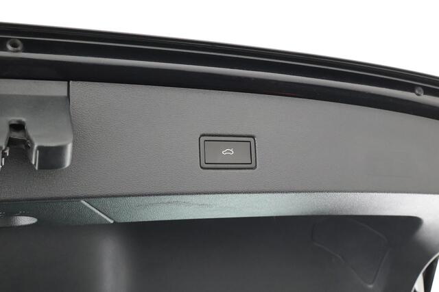 Volkswagen T-Roc 1.5 TSI 150pk DSG R-Line Business+ Trekhaak Keyless Navigatie