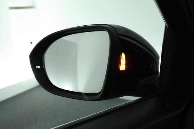 Volkswagen T-Roc 1.5 TSI 150pk DSG R-Line Business+ Trekhaak Keyless Navigatie