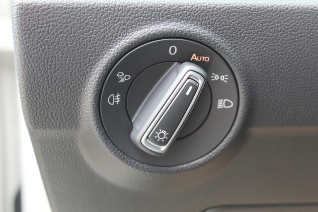 Volkswagen T-Roc 1.5-150pk R-Line Edition DSG-AUTOMAAT ! Gun u het comfort en gemak van een automaat ! Slechts 16.000km ! Winterpakket, Adapt. Cruise Control, Climate Control, Camera, CarPlay