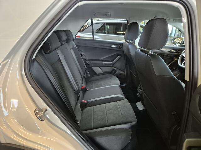 Volkswagen T-Roc 1.5 TSI Style -150pk- Automaat | IQ LED | Stoelverwarming | Rijklaarprijs incl. 1 jaar Bovag garantie