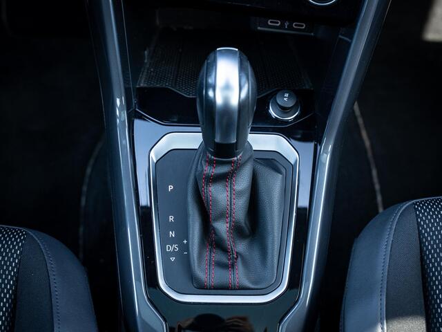 Volkswagen T-Roc 1.5 TSI Sport // panoramadak // stuur-stoel verwarming // standkachel