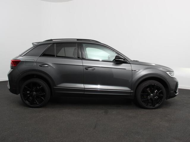Volkswagen T-Roc 1.5 TSI DSG R-Line + Design pakket Black Automaat Climate control Stoelverwarming Stuurverwarming Parkeersensoren LED Adaptieve cruise control Camera Panorama dak Navigatie Apple Carplay/Android Auto Climate control