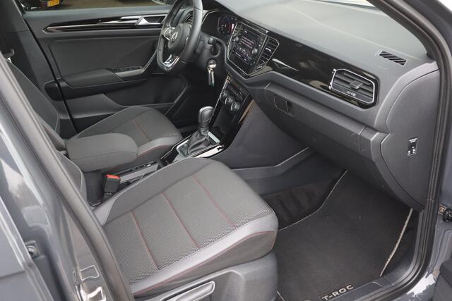 Volkswagen T-Roc 1.5 TSI Sport NL-Auto!! Pano I Trekhaak I Sport.Interieur