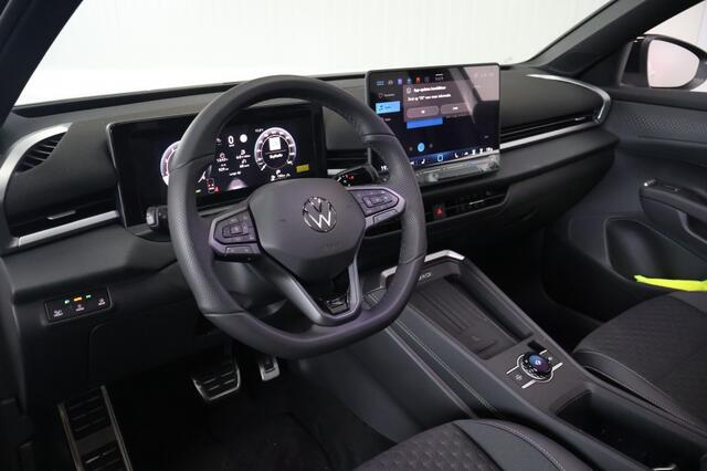 Volkswagen T-Roc 1.5 eTsi R-Line First Edition 150PK DSG Pano-Schuifdak, Trekhaak