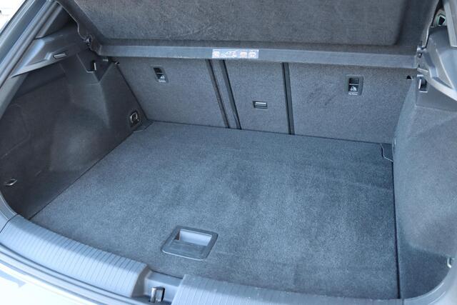 Volkswagen T-Roc 1.0 TSI Sport + Executive 115pk | Pano | Navi