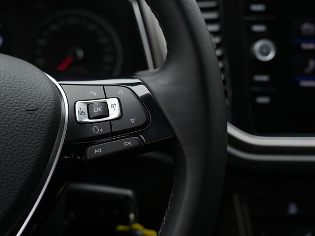 Volkswagen T-Roc 1.0 TSI 115 pk Style | Achteruitrijcamera | Stoelverwarming | Adaptive Cruise | Navigatie