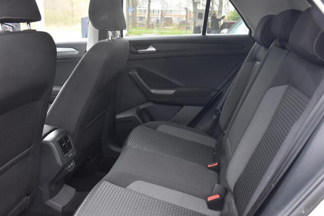 Volkswagen T-Roc 1.5 TSI Style Carplay Navigatie | Adaptieve Cruise | Trekhaak | 12 mnd BOVAG garantie | Whatsapp 06-53188999