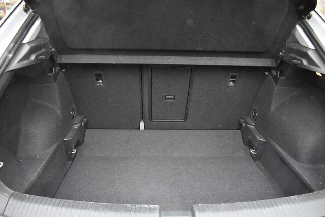 Volkswagen T-Roc 1.5 TSI Style Carplay Navigatie | Adaptieve Cruise | Trekhaak | 12 mnd BOVAG garantie | Whatsapp 06-53188999