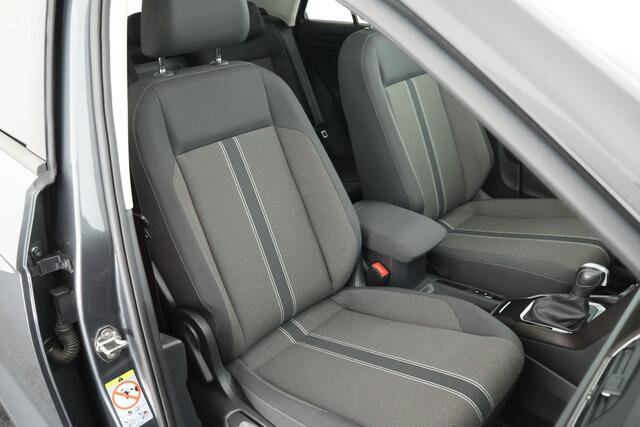 Volkswagen T-Roc 1.5 TSI 150pk DSG Style Trekhaak Camera Stoelverwarming Led Panoramadak Navigatie