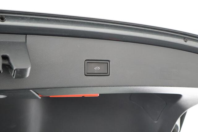 Volkswagen T-Roc 1.5 TSI 150pk DSG Style Trekhaak Camera Stoelverwarming Led Panoramadak Navigatie