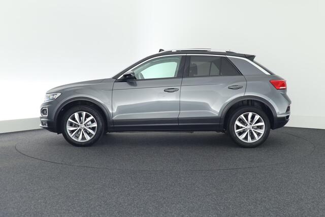 Volkswagen T-Roc 1.5 TSI 150pk DSG Style Trekhaak Camera Stoelverwarming Led Panoramadak Navigatie