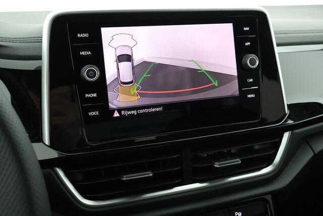 Volkswagen T-Roc 1.5 TSI 150pk R-Line Trekhaak Camera Stoelverwarming + Massage Virtual Cockpit Navigatie