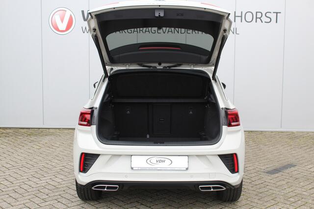 Volkswagen T-Roc 1.5-150pk R-Line Edition DSG-AUTOMAAT ! Gun u het comfort van een automaat ! Slechts 16.500km ! Stoel- en stuurwielverw., IQ-light, Adaptieve cruise cntrl, Navigatie by Apple Carplay/Android auto, Autm. airco dual, Camera, Elektr. achterklep etc.