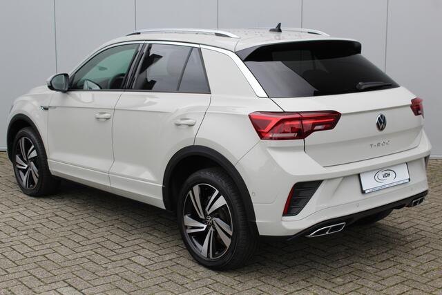 Volkswagen T-Roc 1.5-150pk R-Line Edition DSG-AUTOMAAT ! Gun u het comfort van een automaat ! Slechts 15.000km ! Stoel- en stuurwielverw., IQ-light, Adaptieve cruise cntrl, Navigatie by Apple Carplay/Android auto, Autm. airco dual, Camera, Elektr. achterklep etc.