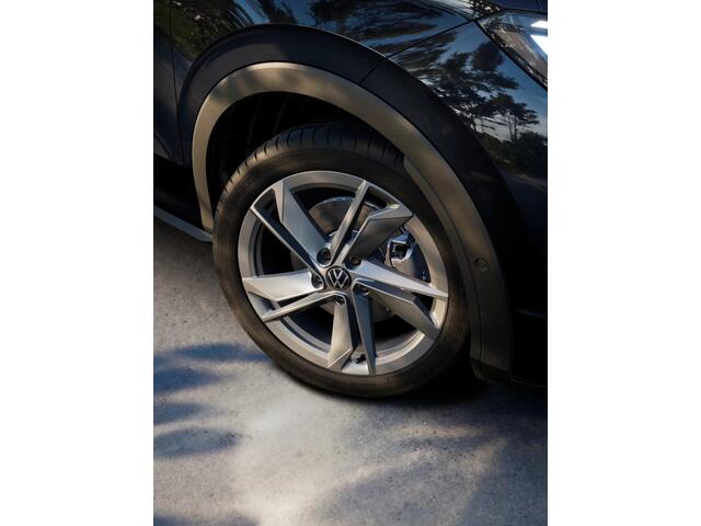 Volkswagen T-Roc 1.5 eTSI 116 7DSG Life First Edition | 'App-Connect' draadloze smartphone integratie | Automatische afstandsregeling (Adaptive Cruise Control) | Buitenspiegels elektrisch instel-, verwarm- en inklapbaar